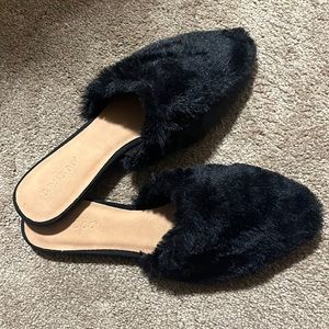 BAMBOO black fuzzy mules - size 7